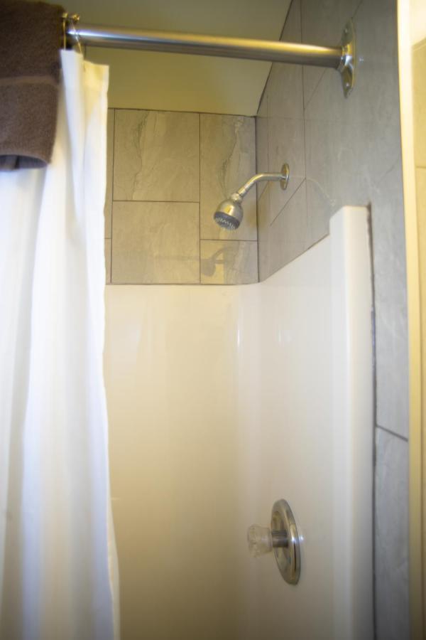 Stardust Motel Camrose Bagian luar foto