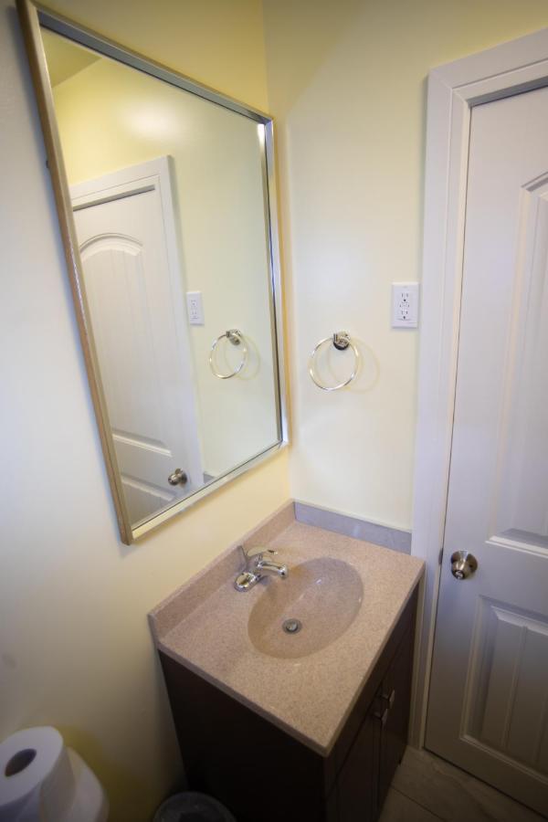 Stardust Motel Camrose Bagian luar foto