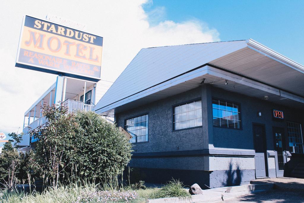 Stardust Motel Camrose Bagian luar foto