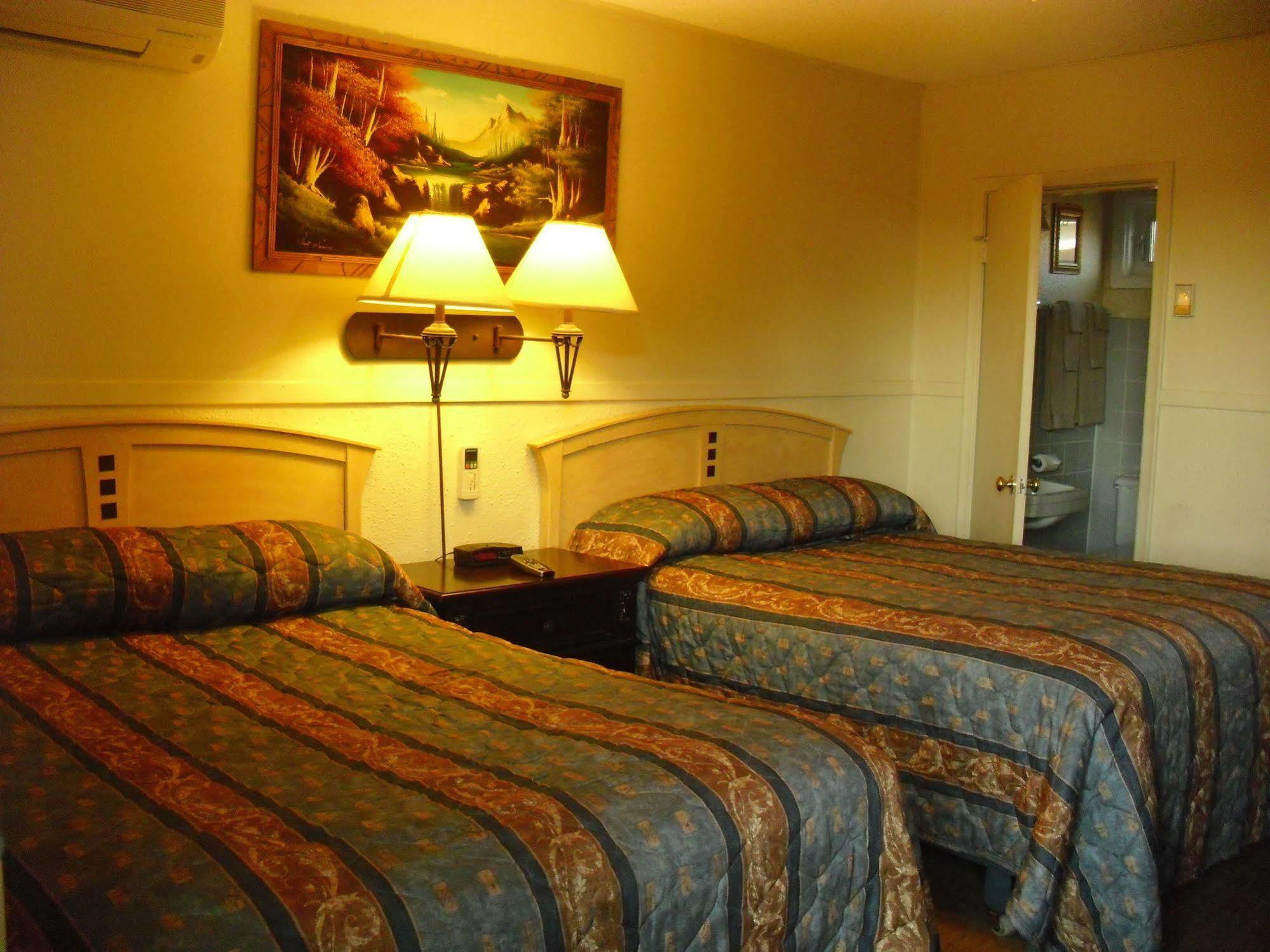 Stardust Motel Camrose Bagian luar foto
