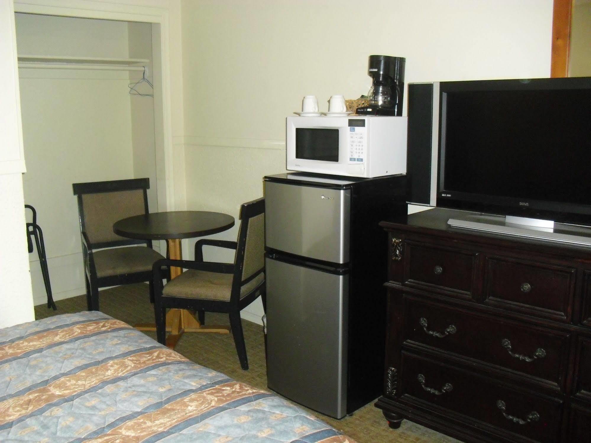 Stardust Motel Camrose Bagian luar foto